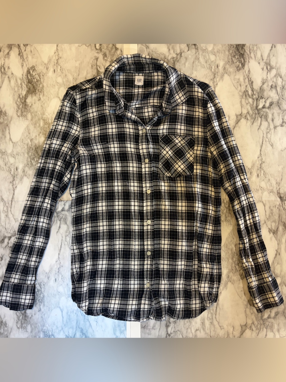 GAP Black and White Plaid Button-Down Shirt 55% cotton. Size S